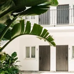 ASTUTO 21 Suites - Adults Only