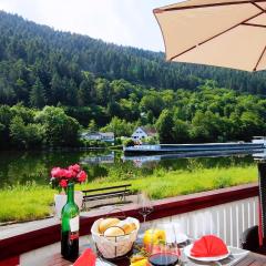 Altes Fährhaus Anno 1 6 3 3 Traumferienwohnung In Exponierter Moselufer Lage