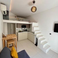 Studio à louer au cœur du Carré d or à Nice, rue Dalpozzo à 150 mètres des plages