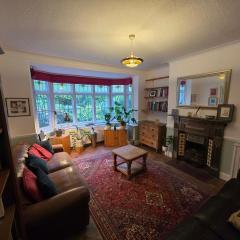 Peaceful 3-Bed Retreat by Epping Forest Chingford