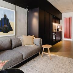 NYC Loft Vibe! 2BR City Stay w Rooftop Terrace
