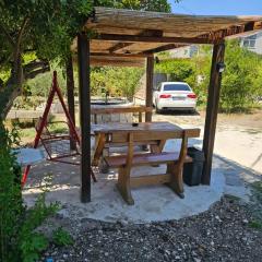 Apartment Antonio, on the seafront with garden
