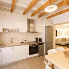 Kotsifi Stays - Cozy 2BR with Rooftop Terrace!