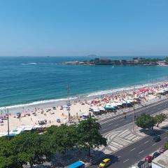 Apto beira-mar na rua do metrô