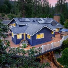 Yosemite Creekside Retreat with spa/games/EV Charger and more