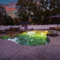Cedar Creek Lodge with POOL/hot tub/sleeps 24
