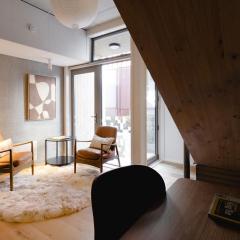 Executive 2BR Townhouse with Rooftop Oasis in CBD