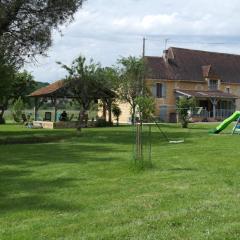 Maison en pierre avec grand jardin, proche Vézère, idéale pour familles et amateurs de pêche - FR-1-616-219