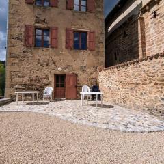 Gîte de charme 10 pers. à Saint-Vert - Nature préservée, 4 chambres, jardin clos - FR-1-582-307