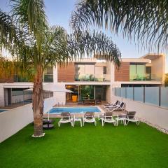 Moon by Check-in Portugal