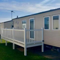 Homely 8 Berth Caravan At California Cliffs Near To Scratby Beach Ref 50067G -