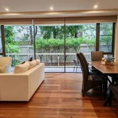 3BR APT in heart of Lindfield