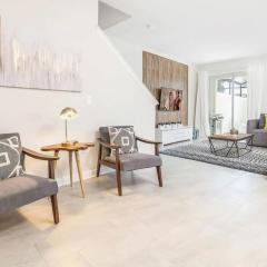 5023 Casa 5 Quartos c/ Piscina Privativa no Storey Lake