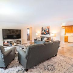 Sleeps 6 Walk to Lambeau Resch Dog-Friendly