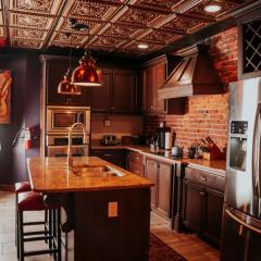 Broadway 4br 2bth 2500sf Art Gallery and Steam Room