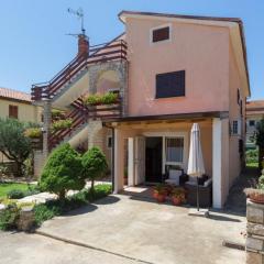 Apartments with parking space Novigrad - 7135