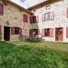 Maison en pierre avec cheminée et terrasse dans le parc Livradois-Forez - FR-1-496-19