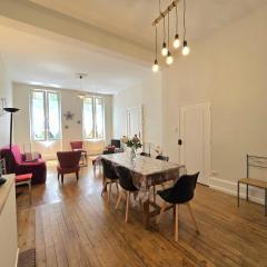 Maison Historique avec Terrasse Ensoleillée et Wifi au Cœur de Villefranche-du-Périgord - FR-1-616-65