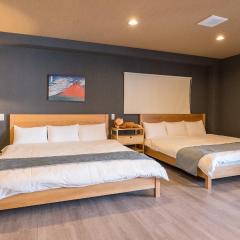 RAYS STAY - Direct from KIX, 5min train to Namba, 2King Beds-