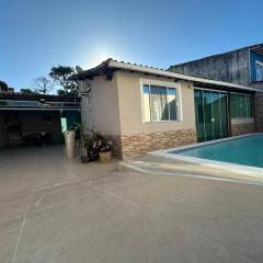 Casa em Cabo Frio - piscina e churrasqueira, 02 quartos