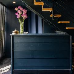Suite 001