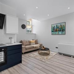 Serene Haven - 2 min from Station - Free Parking - Courtyard