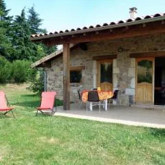 Gîte Lumineux avec Terrain Privatif et Terrasse - Idéal pour Activités de Plein Air ! - FR-1-496-145