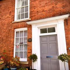 Beautiful stylish 2 bed apartment with free parking