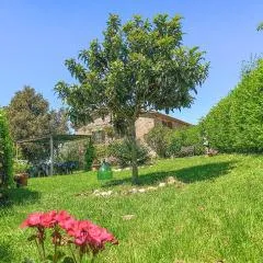 3 Bedroom Stunning Apartment In Ficulle