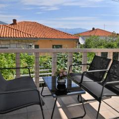 Apartments Mandalena with terrace, 1 min walk to the beach