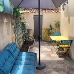 Le studio D'auguste- Cœur de Nîmes-chaleureux-emplacement idéal