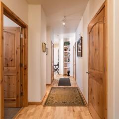 Trailhead 524 Clubhouse with Hot tub & Pool