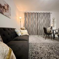 Freya's Place near Thames River - 2 Double Beds, 1 Single Bed, Spacious, Ideal for Families