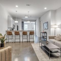 Chic Condo for 4 Near West End