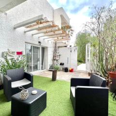 Estudio con Encanto, Piscina, BBQ y Terraza para una Estancia Ideal