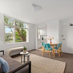 Minimalist Mosman - Essential Stay near Beach & Zoo