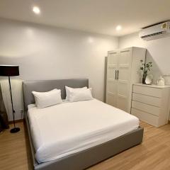 Private Home Near Airport Only 20 Minutes to Downtown