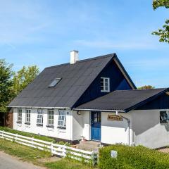 3 Bedroom Cozy Home In Store Fuglede
