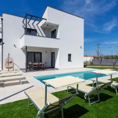 Lovely Home In Valbandon