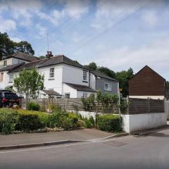 Listed Character Cottage In Central Kingsbridge