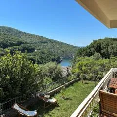 Island home Green Escape Cres