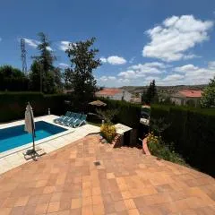 Casa El Pilar con piscina, jardín y barbacoa