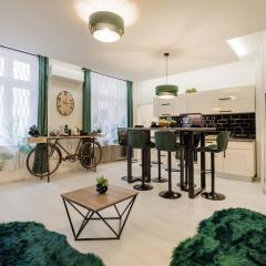 Central Budapest Hideaway with Jungle Vibes