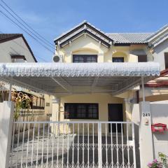 3Bed 2Bath, Pet friendly, 5min drive to BTS Udomsuk