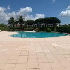 Spacious apartment with pool located in the Marina of Mandelieu