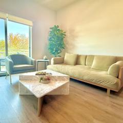 Designer Silver Lake Stylish One Bedroom with Parking