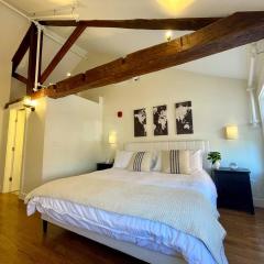 4 King Suites, Downtown, Outlets, Beach, Historic