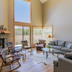 Ultimate Mountain Escape with private hot tub