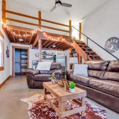 The Den at J-Barn - Secluded Retreat