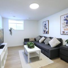 Quiet Family Friendly, 4 min UofC and University District Shops, 9 min DT
